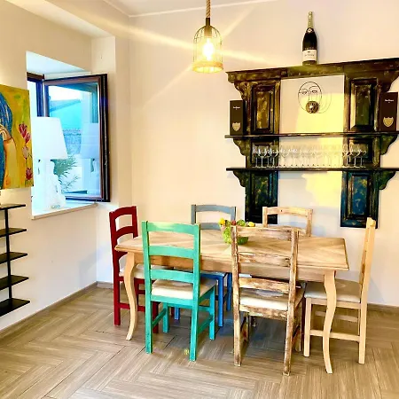 The Golden Palm - City Retreat Villa